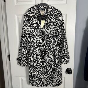 NEW Vertigo Paris black and white graphic trench coat, size Lg., belted, chic